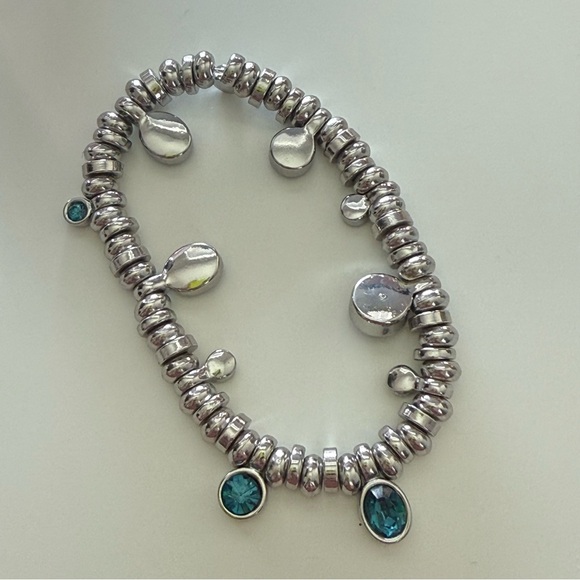 Elegant Silver and Blue Gemstone Bracelet - Picture 2 of 2